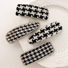 Black & White Houndstooth Clip